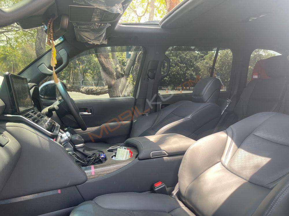 Mobil Toyota Land Cruiser 2023