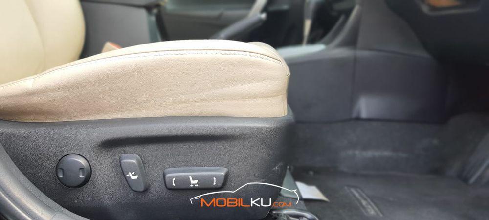 Mobil Toyota Corolla 2016