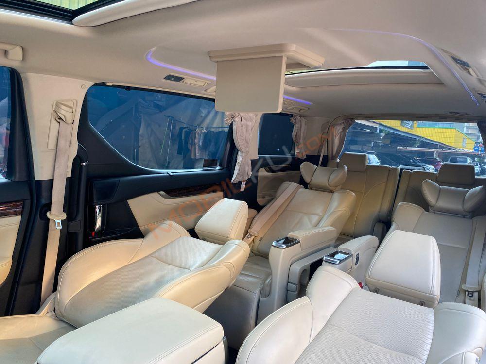 Mobil Toyota Alphard 2019