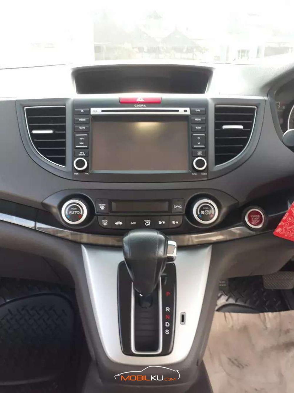 Mobil Honda CR-V 2012