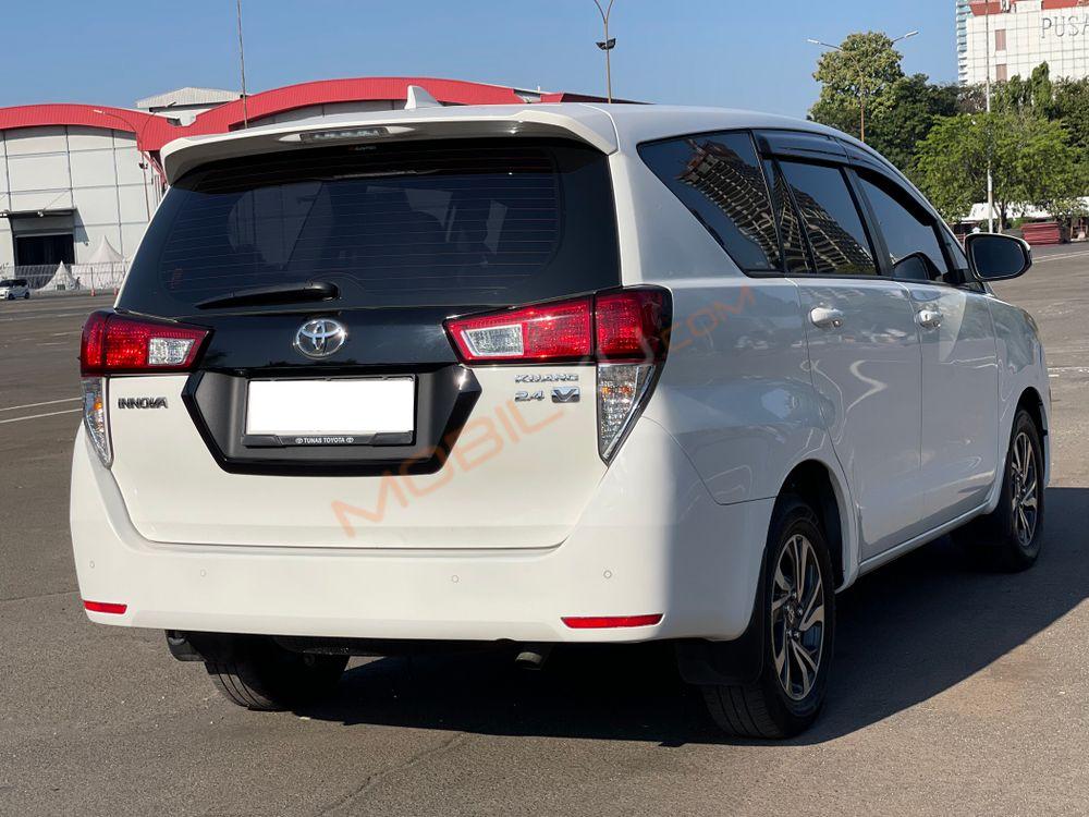 Mobil Toyota Kijang Innova 2022