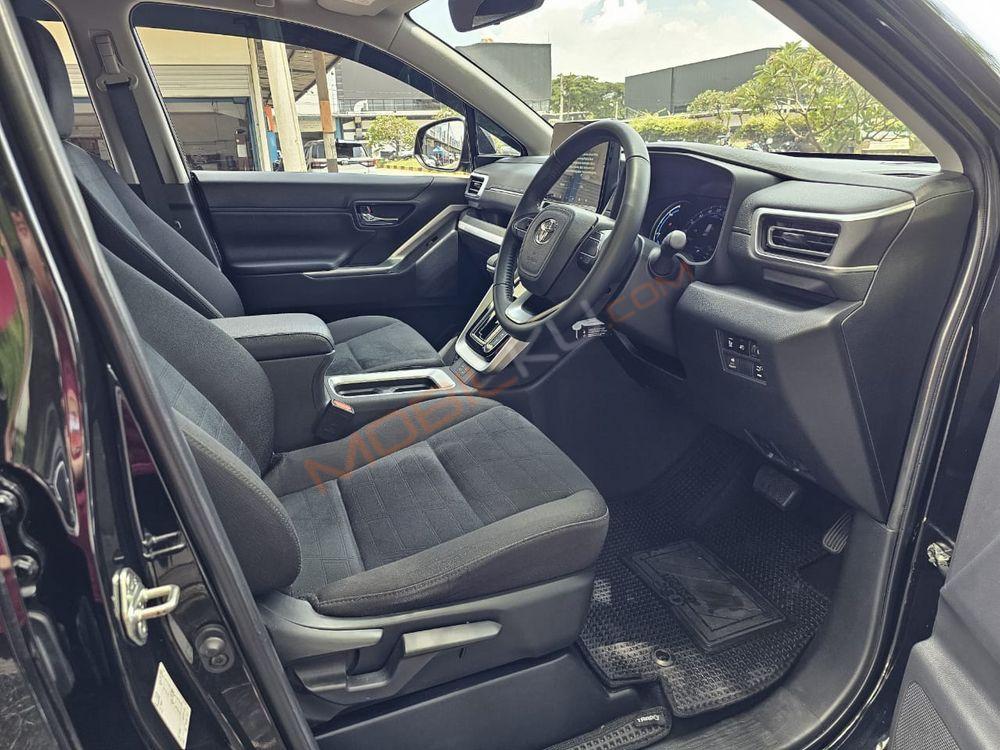 Mobil Toyota Kijang Innova Zenix 2023