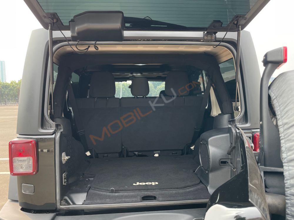 Mobil Jeep Wrangler 2011