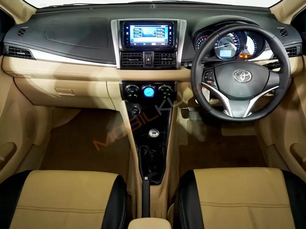 Mobil Toyota Vios 2015