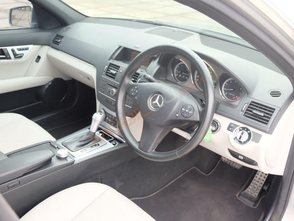 Mobil Mercedes-Benz C-Class 2011