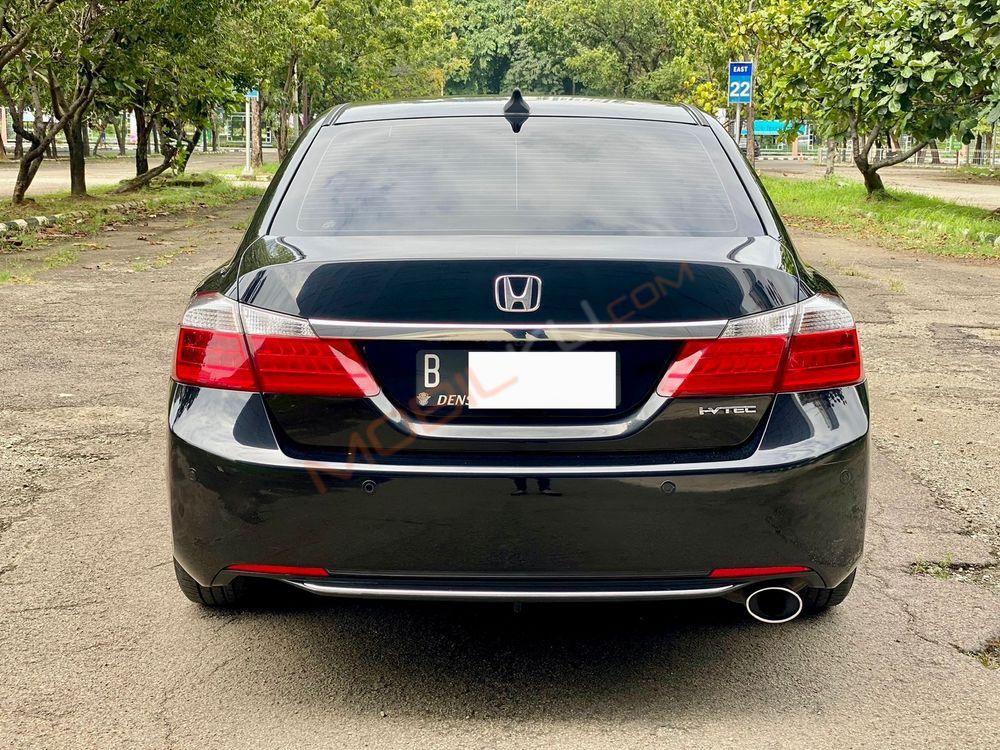 Mobil Honda Accord 2013