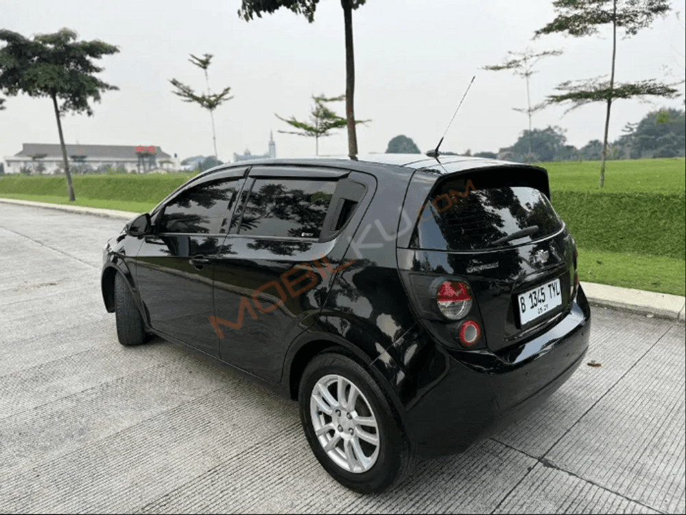 Mobil Chevrolet Aveo 2014