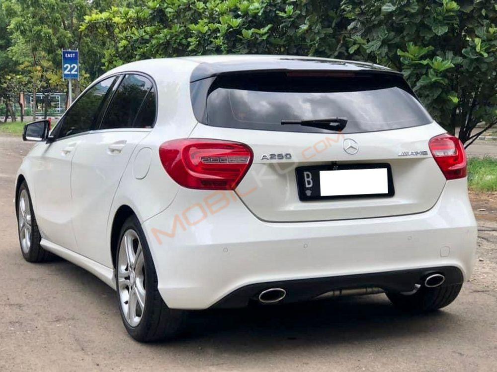 Mobil Mercedes-Benz A-Class 2013