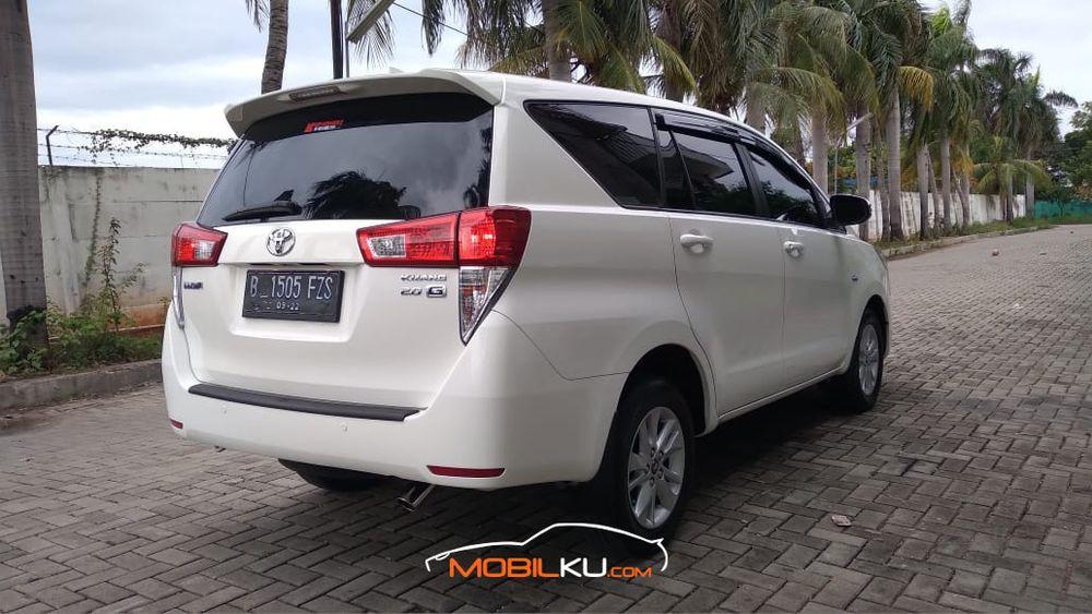 Mobil Toyota Kijang Innova 2017