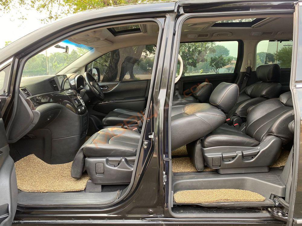Mobil Nissan Elgrand 2013