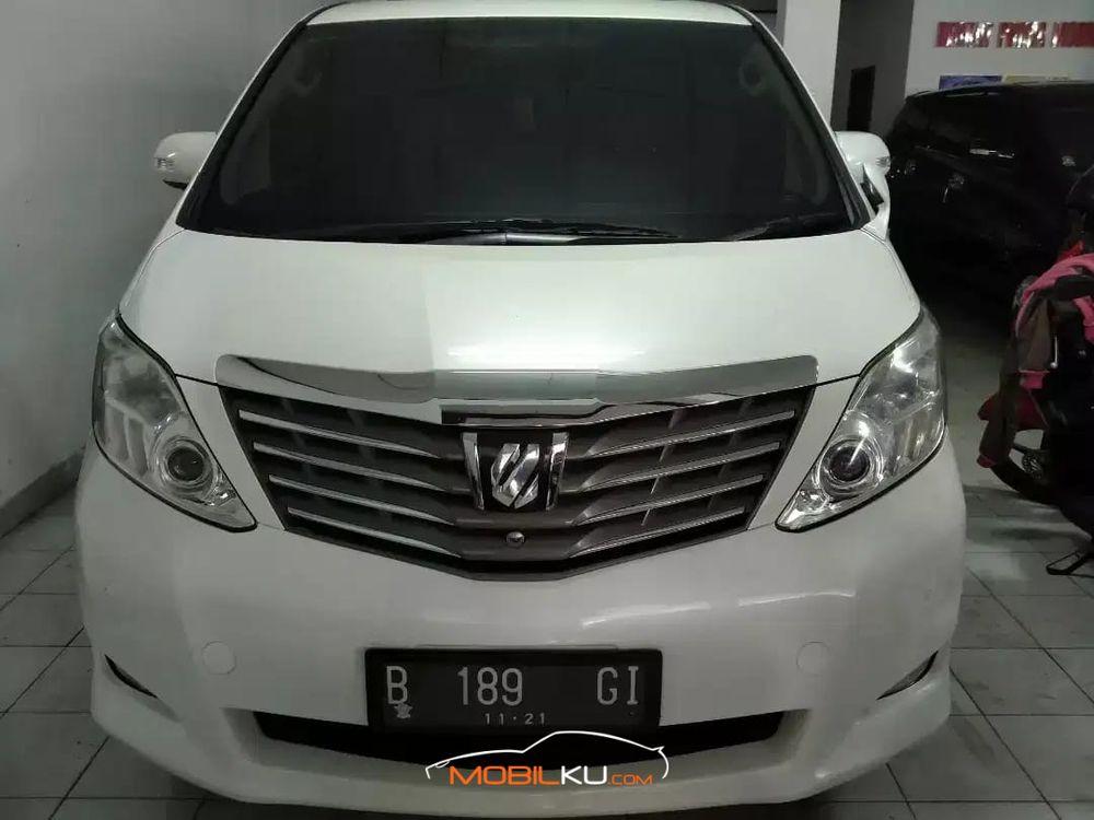 Mobil Toyota Alphard 2008