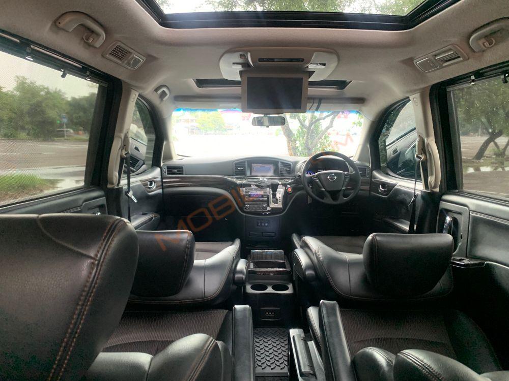 Mobil Nissan Elgrand 2014