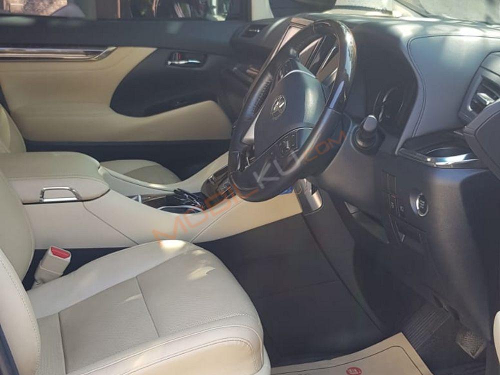 Mobil Toyota Alphard 2020