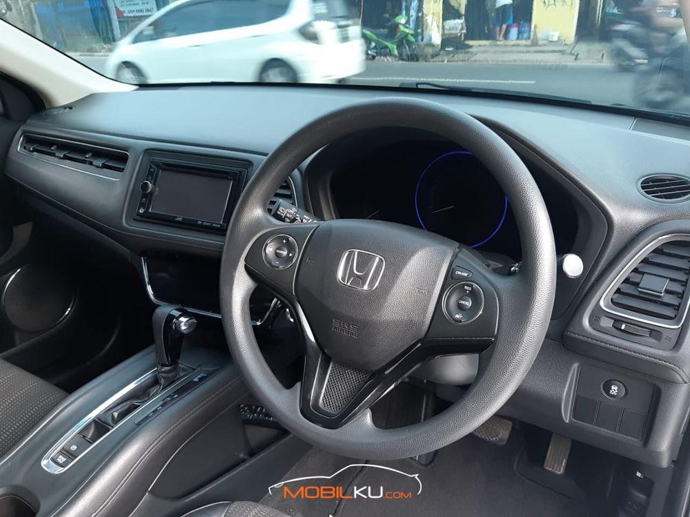 Mobil Honda HR-V 2015