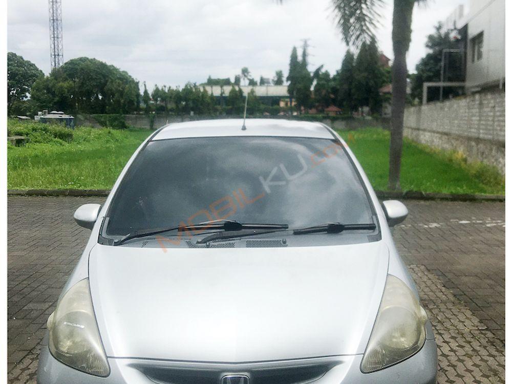 Mobil Honda Jazz 2005