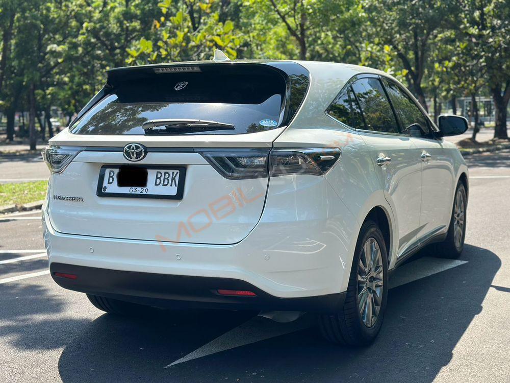 Mobil Toyota Harrier 2014