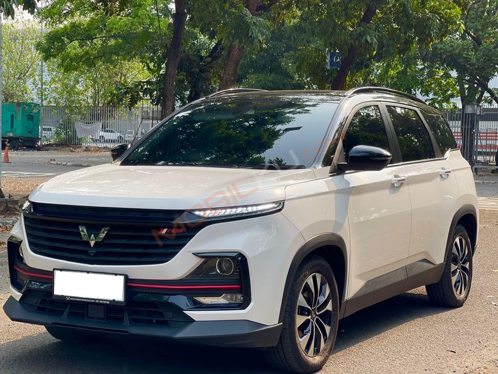 Mobil Wuling Almaz 2022