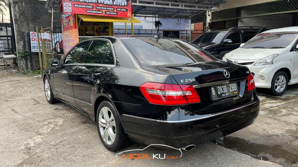 Mobil Mercedes-Benz E-Class 2011