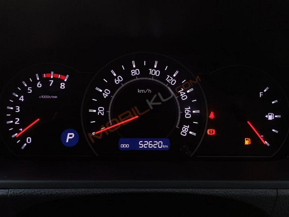 Mobil Toyota Voxy 2019