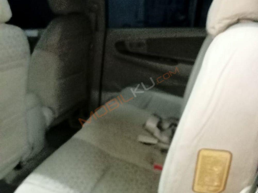 Mobil Toyota Kijang Innova 2005