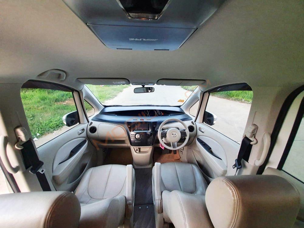 Mobil Mazda Biante 2013