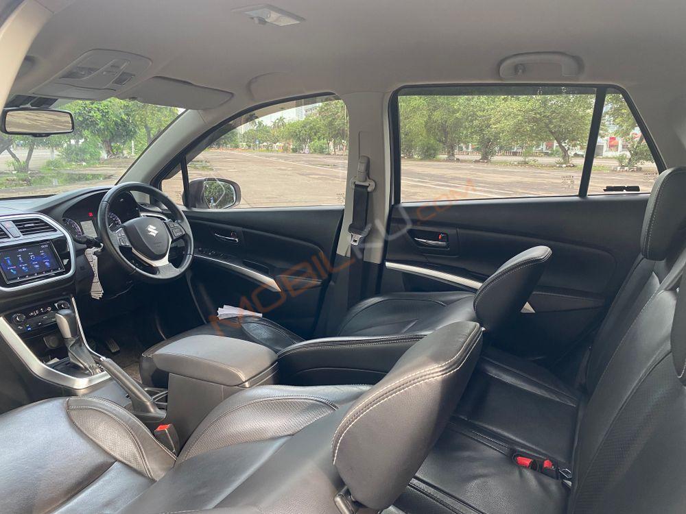 Mobil Suzuki SX4 2017