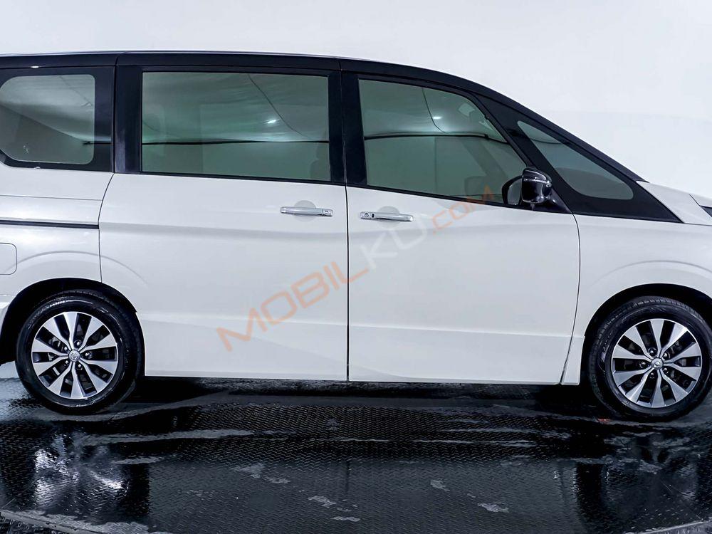 Mobil Nissan Serena 2019