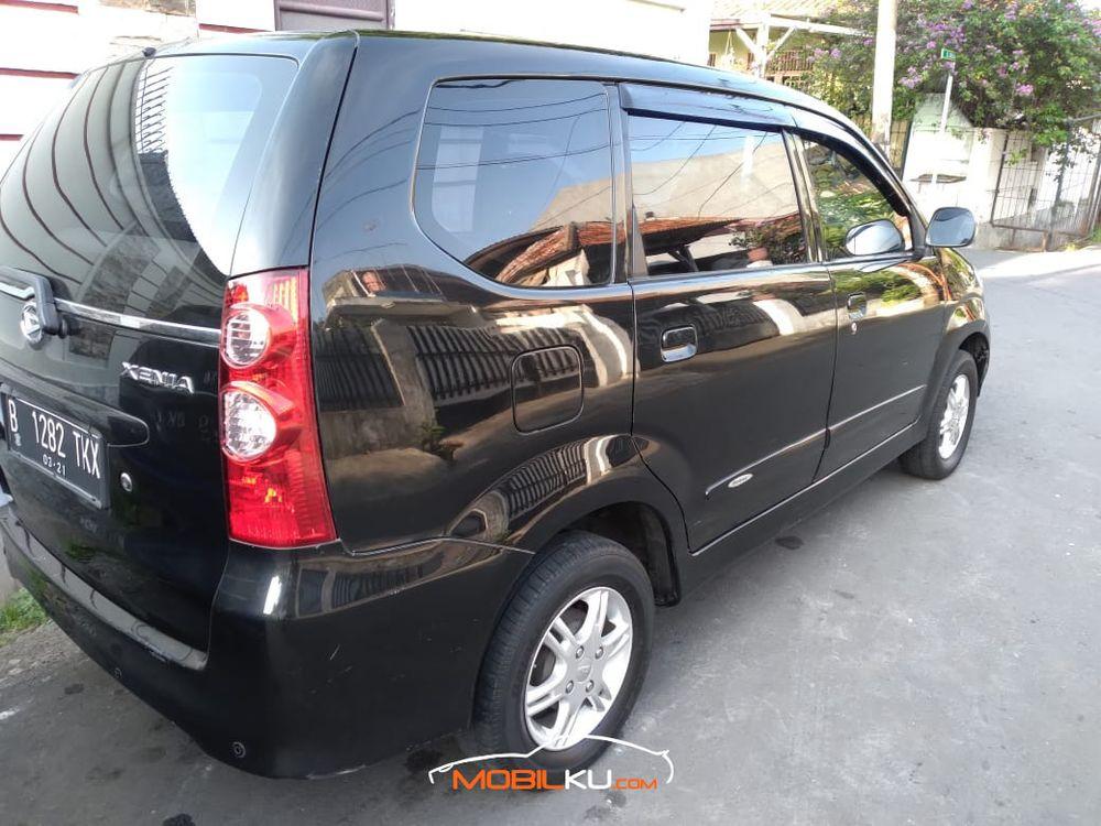 Mobil Daihatsu Xenia 2011