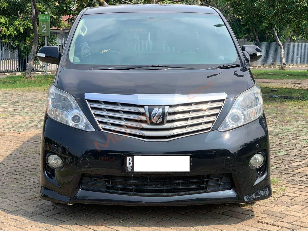 Mobil Toyota Alphard 2009