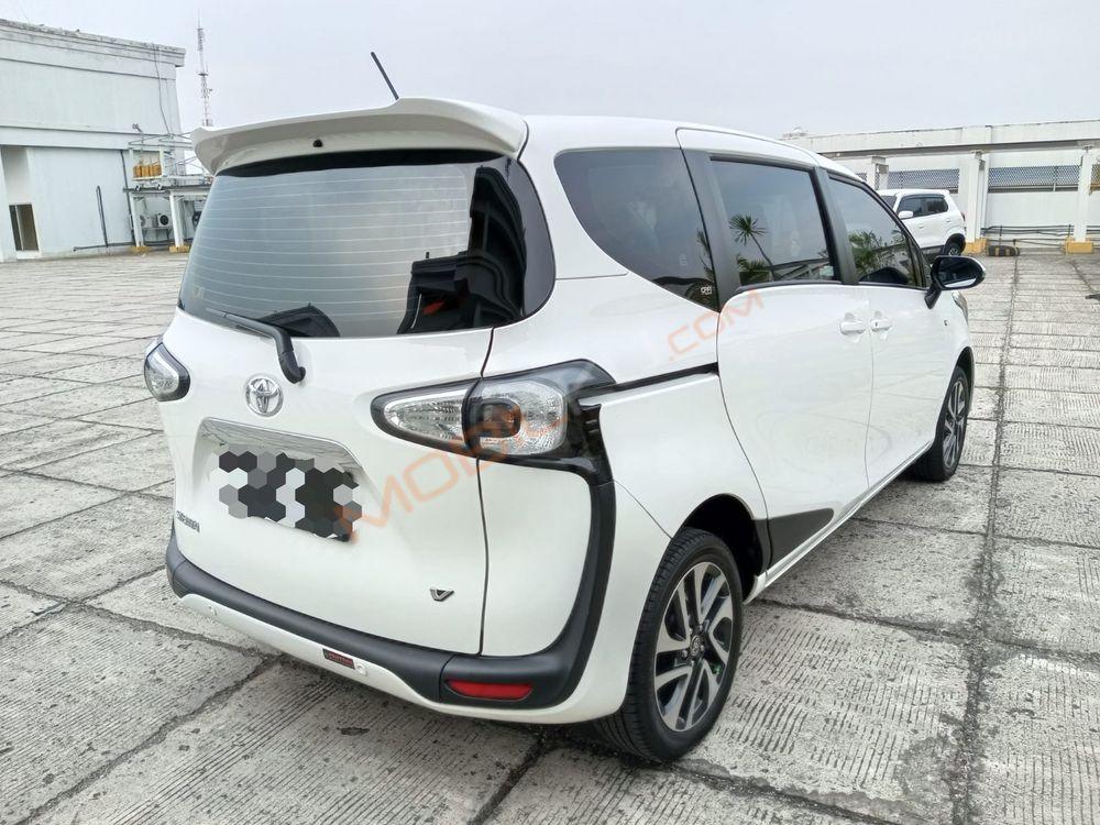 Mobil Toyota Sienta 2022