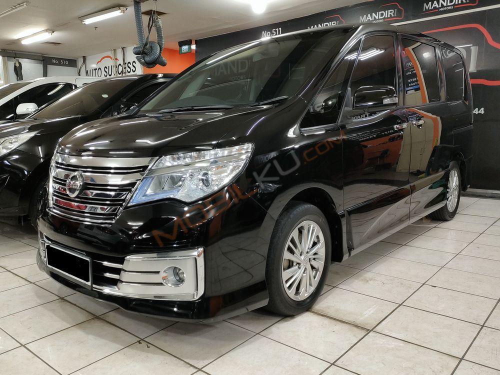 Mobil Nissan Serena 2016