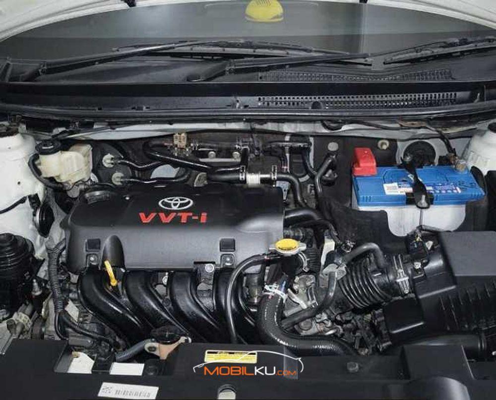 Mobil Toyota Yaris 2016