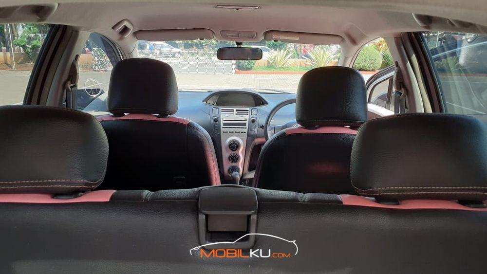Mobil Toyota Yaris 2010