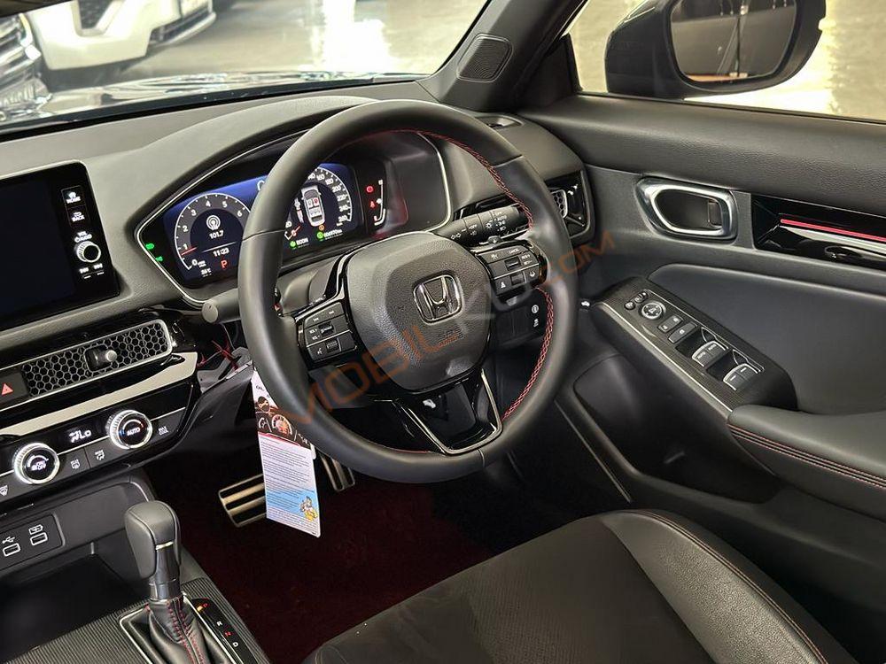Mobil Honda Civic Sedan 2023