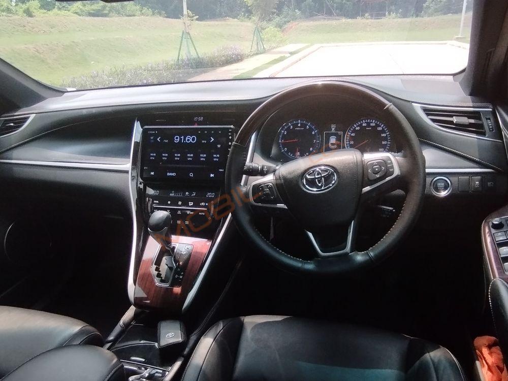 Mobil Toyota Harrier 2014
