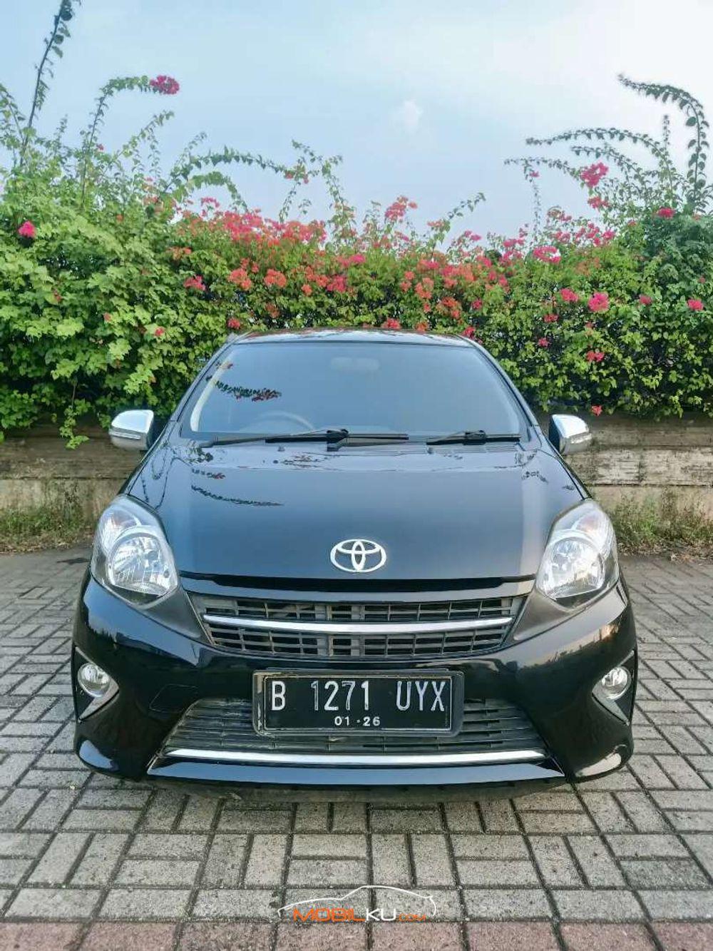 Mobil Toyota Agya 2015