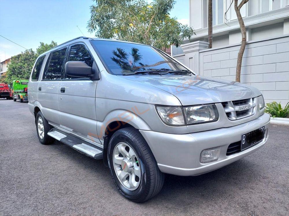 Mobil Isuzu Panther 2001