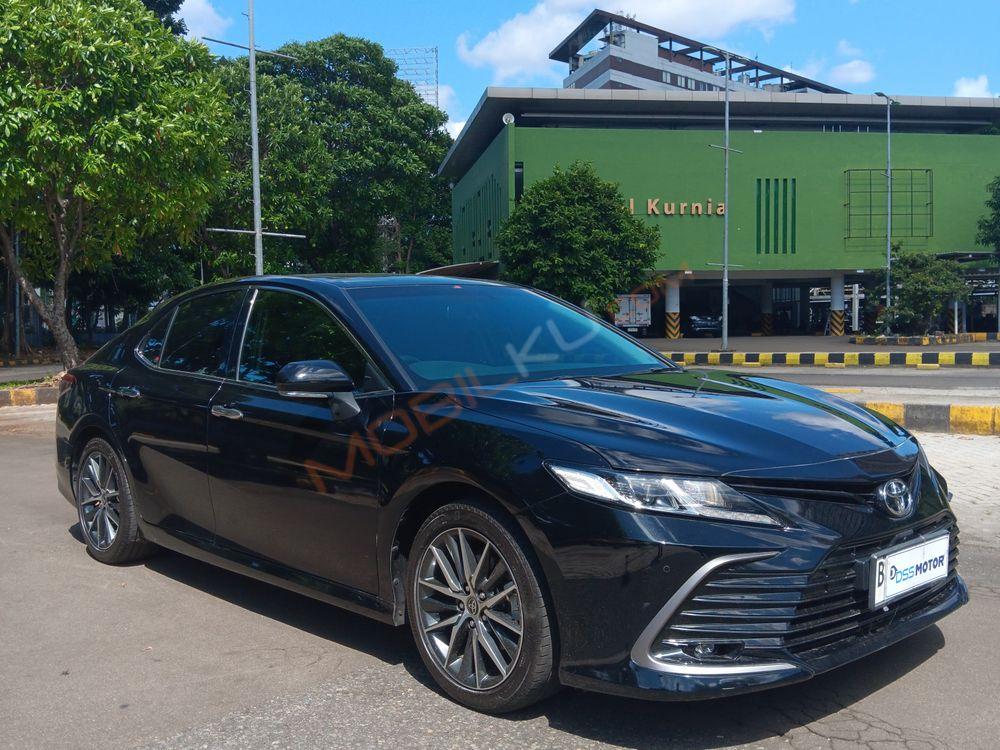 Mobil Toyota Camry 2022