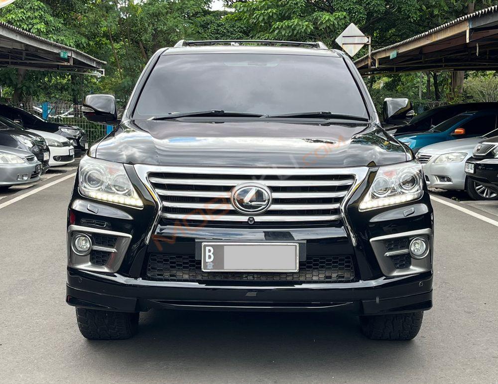 Mobil Lexus LX 2014