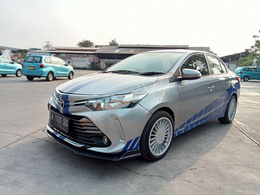 Mobil Toyota Limo 2014