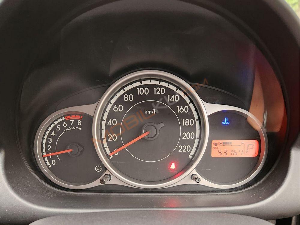 Mobil Mazda 2 Hatchback 2013