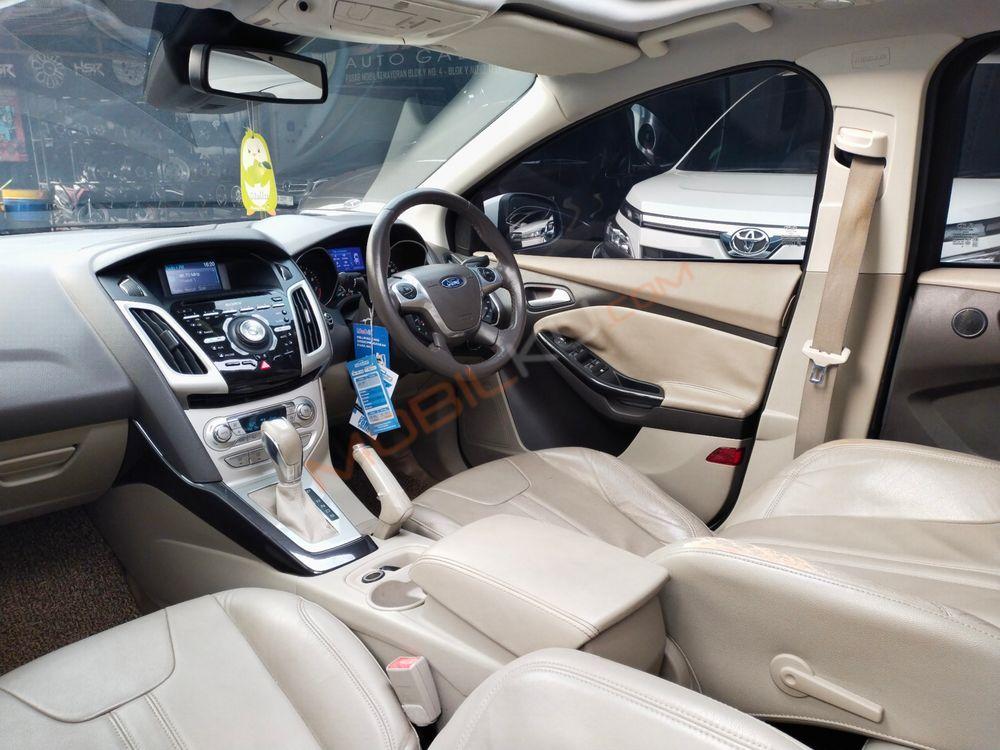 Mobil Ford Focus 2013
