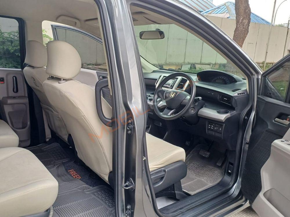 Mobil Honda Freed 2010