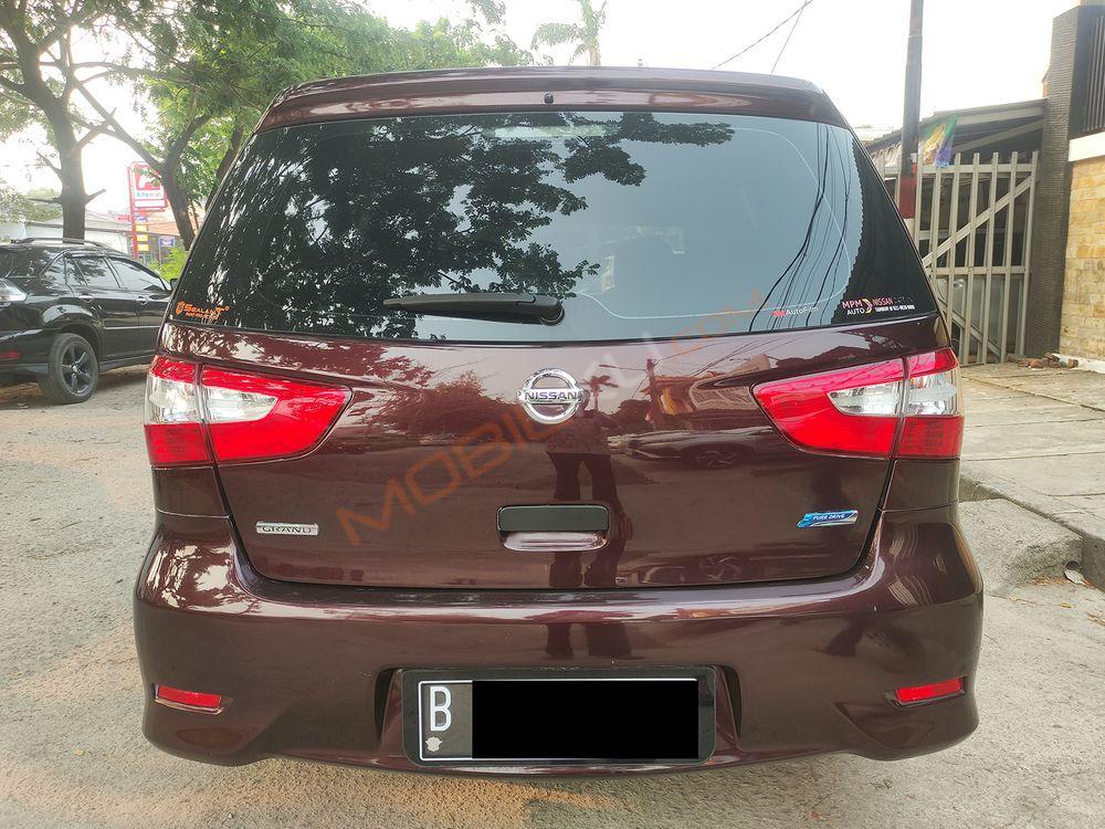 Mobil Nissan Grand Livina 2017