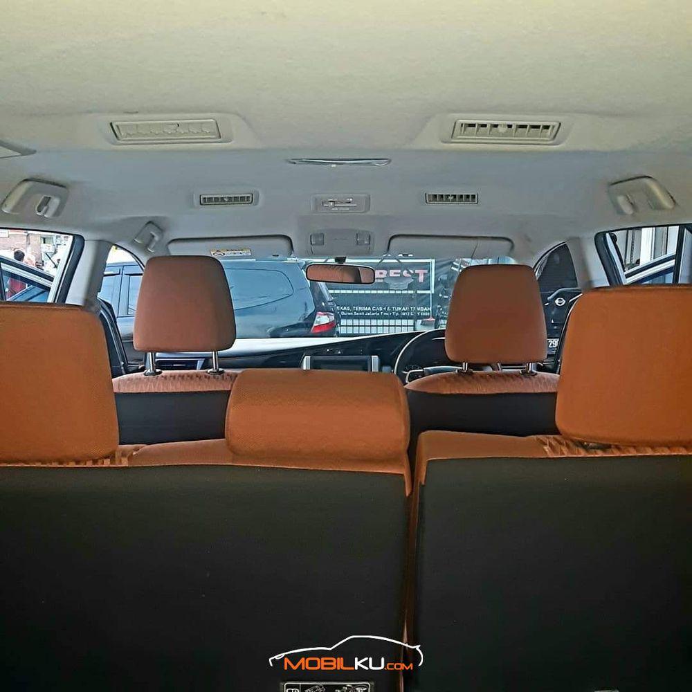 Mobil Toyota Kijang Innova 2016
