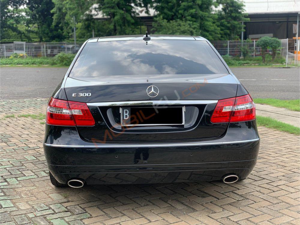 Mobil Mercedes-Benz E-Class 2011