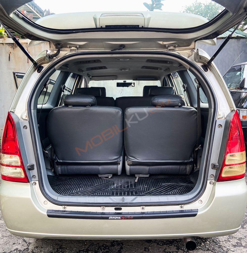 Mobil Toyota Kijang Innova 2008