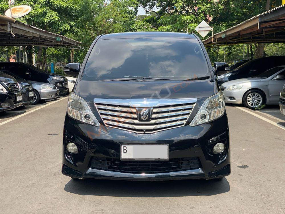Mobil Toyota Alphard 2009