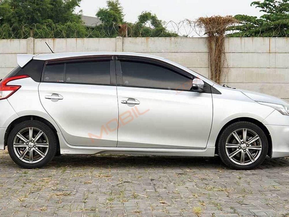Mobil Toyota Yaris 2014