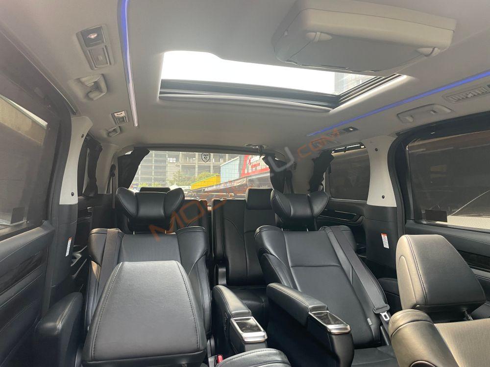 Mobil Toyota Vellfire 2016